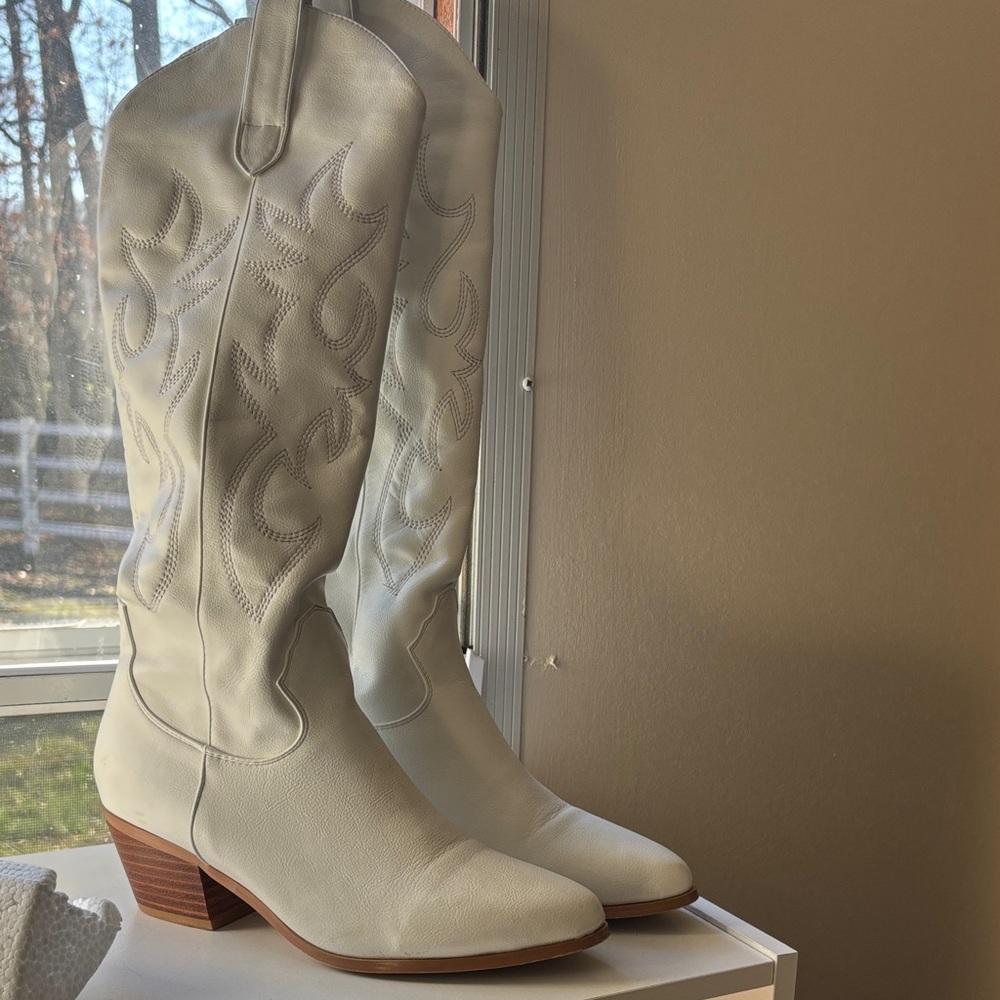 Women’s White Western Knee-High Boots sz 7